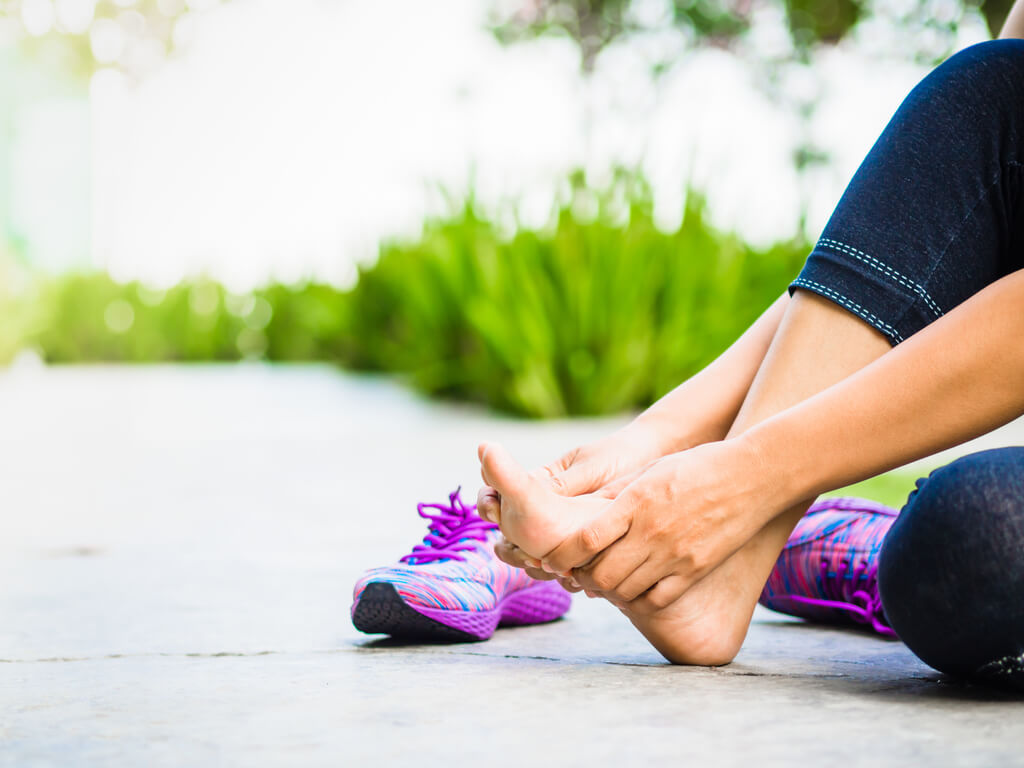 Plantar fasciitis causes foot pain when walking and running. Visit a foot and ankle surgeon in Tennessee for help. 