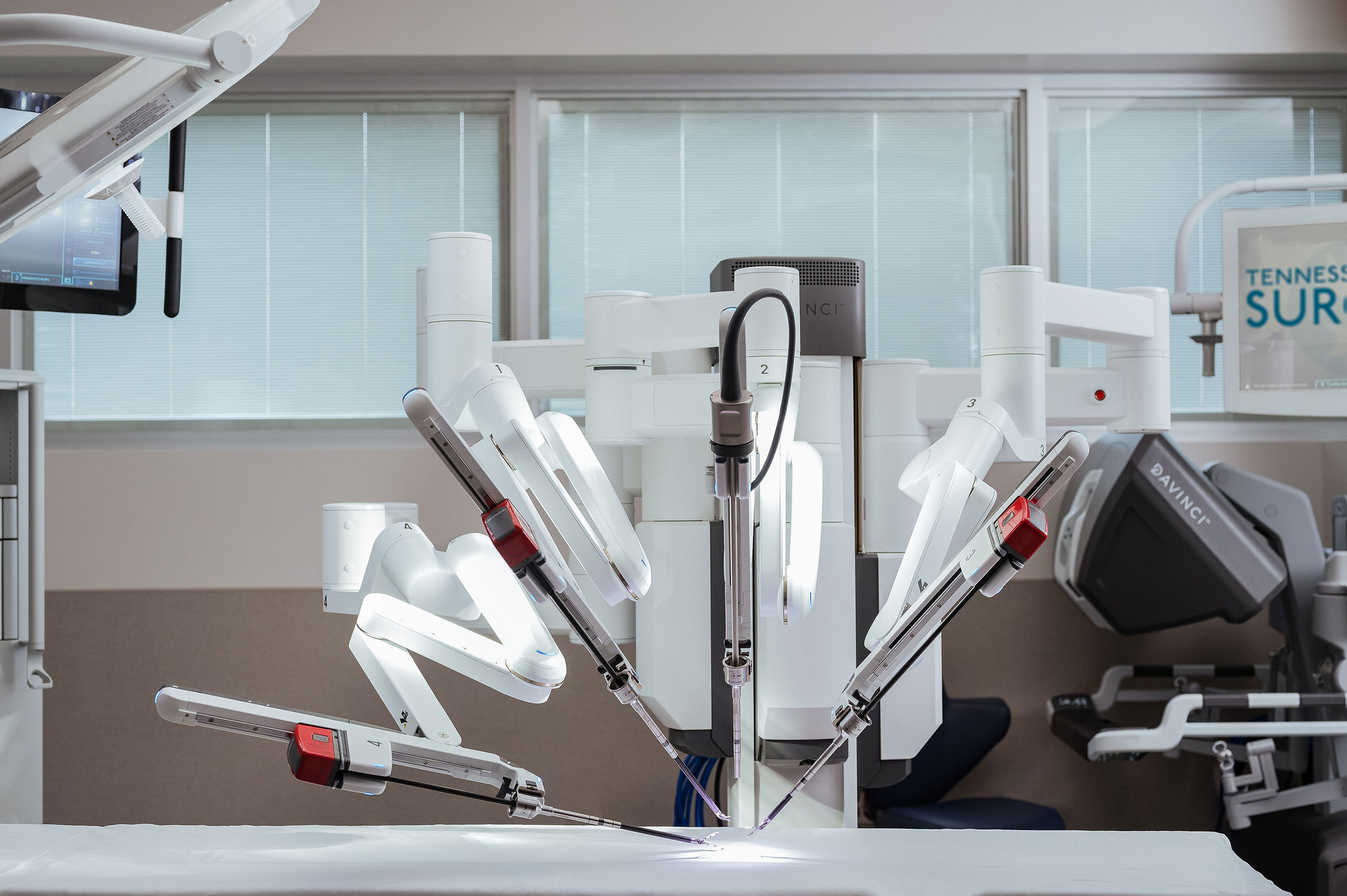 An example picture of an empty surgery room with the davinci surgical robot device in the operating room.