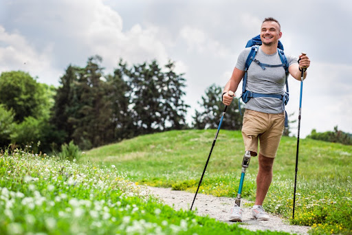 man hiking with a prosthetic